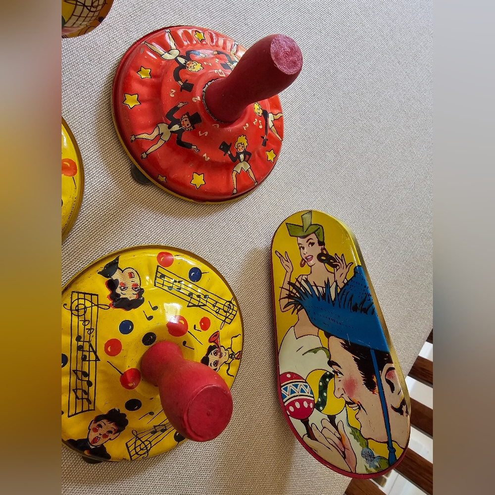 Vintage New Years Eve Multicolor Noisemakers - Picture 3 of 10